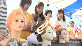 시선 서로잡는 헤어 아트 작품 한 자리