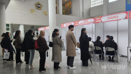 "직접 회사 정보얻어 취업 막연함 사라지고 큰 도움돼요"
