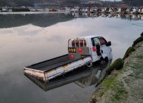 완도 선착장서 1t화물차 바다에 빠져...50대 운전자 사망