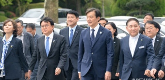 '민주 텃밭 돌풍' 조국, 광주·전남 찾아 감사 인사