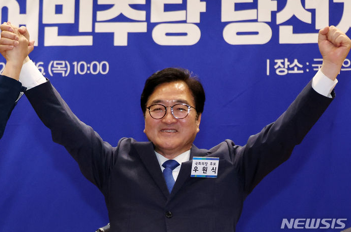 우원식 국회의장, 학술대회 참석하며 개헌 논의 활발히 참여