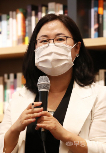 학폭 재판 '노쇼' 권경애 변호사에 법원 