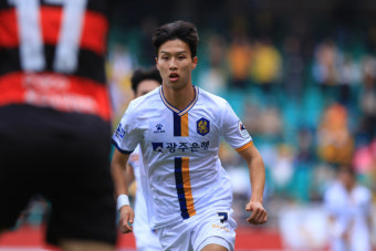 광주FC 엄지성, 유럽진출 하나
