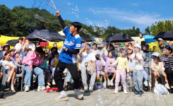 천진난만 어린이들, 버블쇼에 흠뻑!