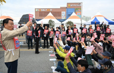 광주 서창농협 조합원, 광주축협 종합타운 준공식서 집회