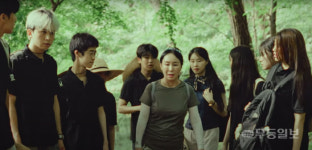 스크린에 그려진 작은학교 학생들의 꿈