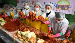 방림1동지역사회보장협의체, 돌봄 이웃에 전달할 김장 버무려