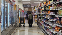 집었다 놓았다···가공식품도 치솟는 물가