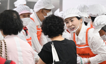 김혜경 여사, 배식 자원봉사