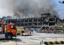 대형 화재 금호타이어···소방, 벽체 절단 결정