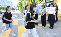 스쿨존 내 횡단보도 교통안전 캠페인