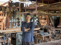 목수 외길 36년···가구로 느림의 미학을 전하다