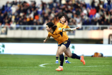 광주FC, 홈 개막전서 인천 격파···신창무 멀티골