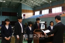 옥천 이원중, 졸업생 전원 장학금 지급