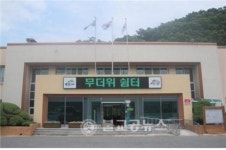 어르신들, 무더위 쉼터 이용