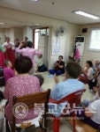 민요교실 회원, 경로당 위문 공연