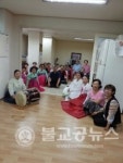 민요교실 회원, 경로당 위문 공연