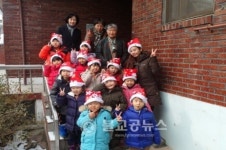 복대2동 꼬마 산타들, 선물 전달