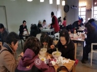 차오쿼, 독거노인 짜장면 제공