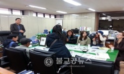 부성1동 주민자치센터 통기타반 이웃돕기 성금 기탁