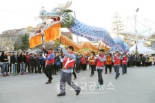 용산동 거룡 수안보에 날다!
