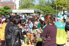 (주)코리아세븐 천안성정사랑점 | 초록산타 사랑더하기 나눔바자회 실시