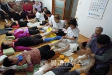 충주발사랑봉사단, 경로당 발마사지 봉사