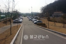 용정축구공원 주차난 해소 나섰다.