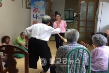 남성초, 오복경로당 찾아 봉사활동