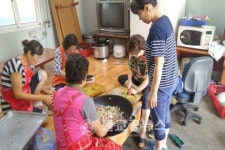 성사1동 부녀회, 홀몸노인 반찬 제공