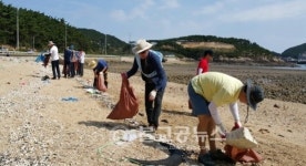 서해안기후환경연구소, 해양쓰레기 수거 봉사활동