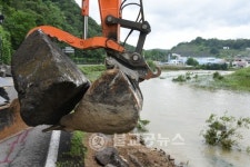 옥천군, 군도19호선 일부 붕괴 차량 통제