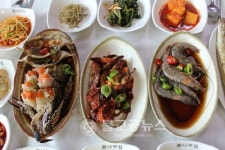 안면도 맛집 여행객, 향토음식 게국지에 빠지다