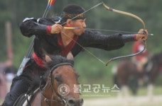 한당석문호흡일월무예 | 인간과 말이 함께 호흡하는 무예 '기사'