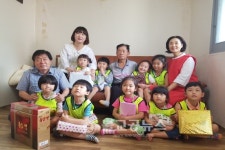 이레유치원, 독거 노인 할아버지 선물