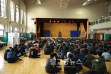 충주중, 학생회장단 선거 스마트하게