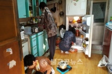 담양읍여성자원봉사회, 부자가정 청소 봉사활동
