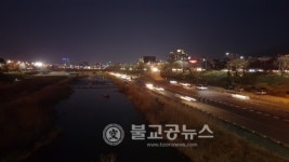 무심천 벚꽃길 야간 조명시설 눈길
