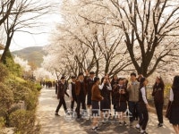 충주중산고, 꽃길 걷기 행사로 봄을 만끽 ~