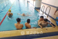 대전시 기성종합복지관, 장애인 생존수영교실 운영