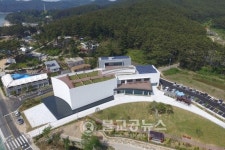 충남도,  유류피해 극복 기념관 준공