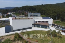 충남도,  유류피해 극복 기념관 준공