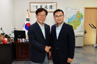 이재명 성남시장, 최수일 울릉군수와 자매결연 도시 협력 방안 논의