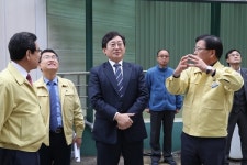 김경훈 대전시의장, 지진피해 입은 태평중학교 현장 방문