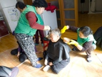 괴산군 장연면 부녀연합회, 머리염색 봉사활동 훈훈