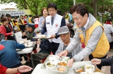 충북교육청 적십자봉사회, 사랑의 무료급식 봉사활동 펼쳐