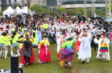2018유성온천축제, 물 만나 즐거움 터졌다!