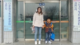 김천 커피할배 다문화가정 자녀들에게 책가방 후원