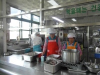 영동군 노인사회활동 지원사업, 초등학교 급식도우미 인기