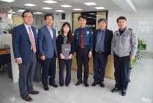 영동경찰서, 보이스피싱 예방한 영동농협 양강지점 전수현씨 감사장 전달